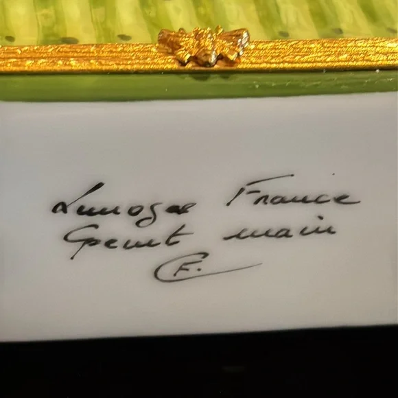 Limoges peint main "cat in flower bed" trinket box - Picture 2 of 9